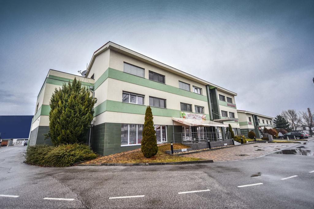 Penzion Raki Pressburg Exterior foto